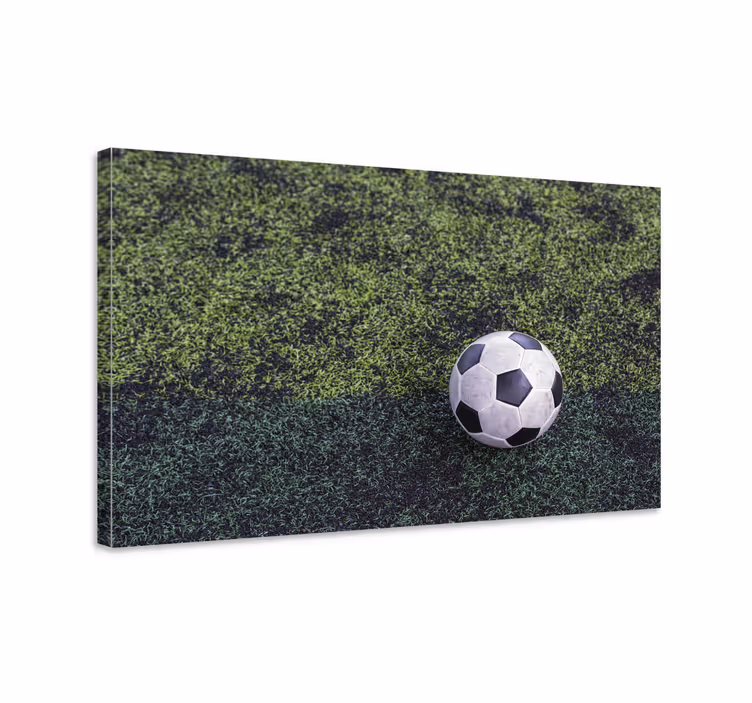 Krásný špinavý fotbal na trávě dospívající obraz - TenStickers