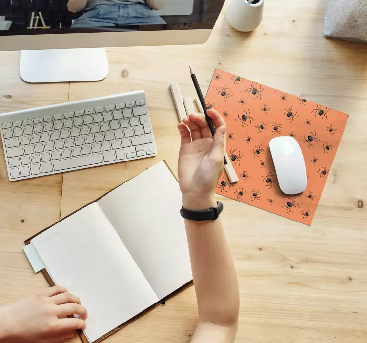 Děsivý černý pavouk na podložkách pod myš - TenStickers