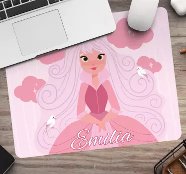 Podložka pod myš se jménem a ilustrací postavy fantasy - TenStickers