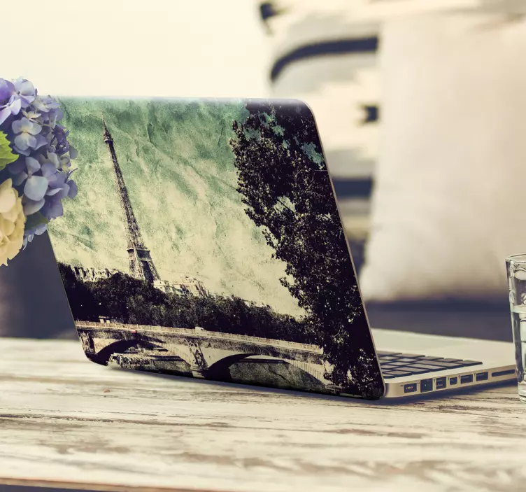 Pohled na eiffelovu věž Samolepka na notebook - TenStickers