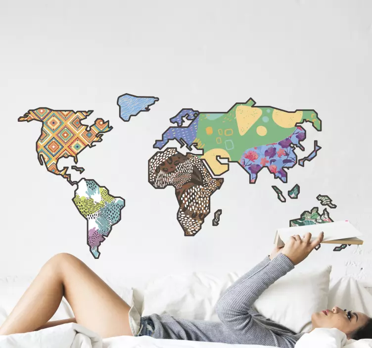 Worldmap etnický vzor a zvířata mapa nálepka - TenStickers